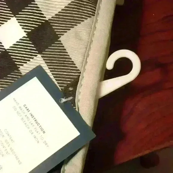 NWT - Revival Brands Neoprene Black & White Oven Mitt - Picture 10 of 10